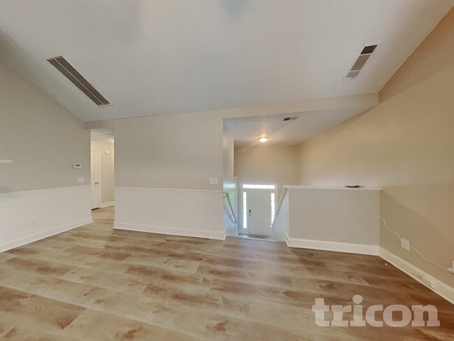 Building Photo - 287 Huntington Dr