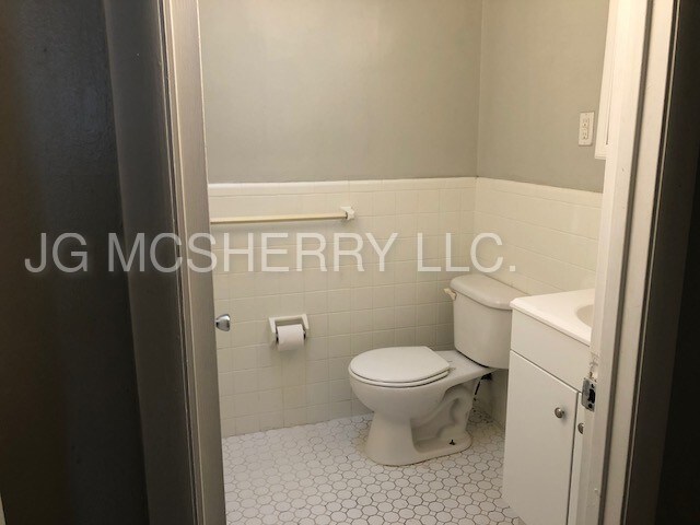 Building Photo - Three Bedroom House , Northeast Philadelpia