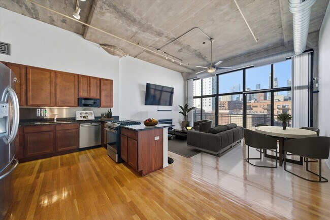 Foto del edificio - 1727 S Indiana Ave