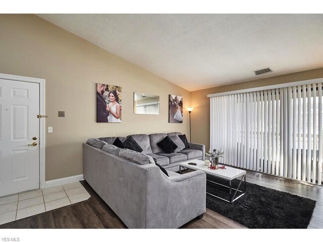 Building Photo - 3800 Rosemont Blvd