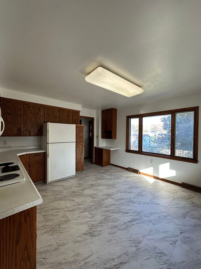 Building Photo - NW, Rochester, House for rent with hardwoo...