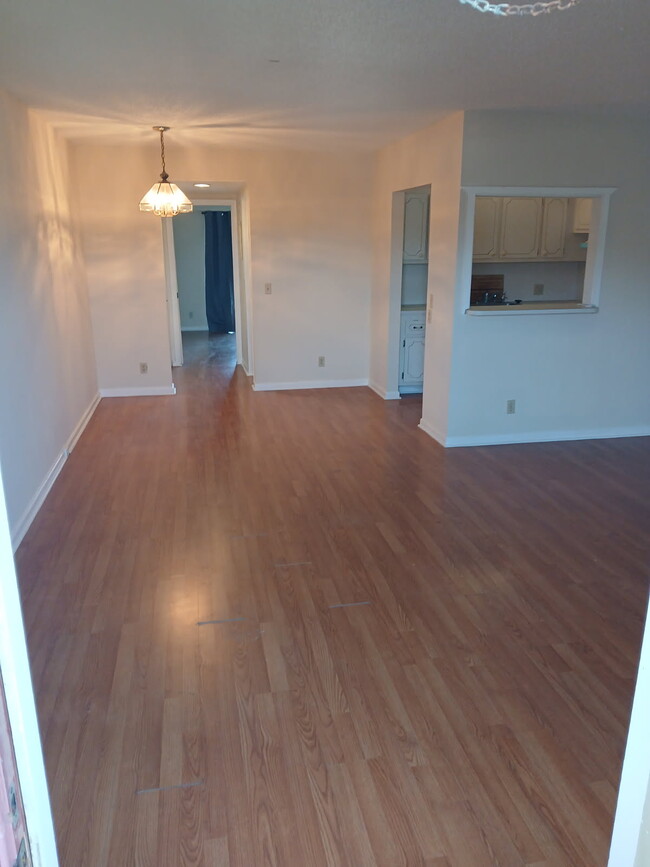 Building Photo - 538 Fanshaw M
