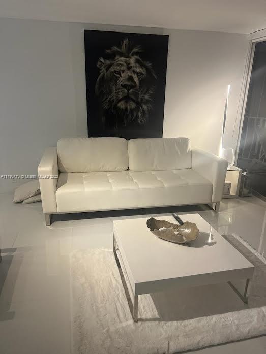Foto del edificio - 7601 E Treasure Dr