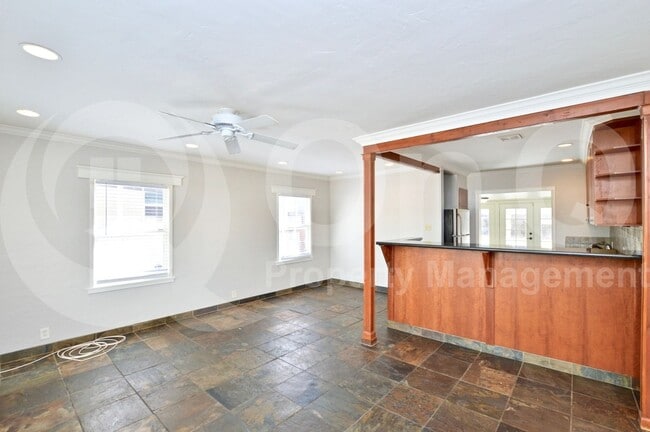 Building Photo - 317 E Catalina Dr
