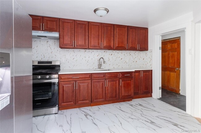 Foto del edificio - 100-30 Martense Ave