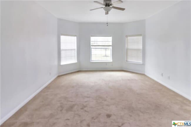Building Photo - 221 Sapphire Ln