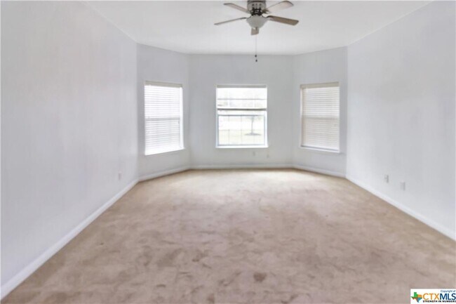 Foto del edificio - 221 Sapphire Ln