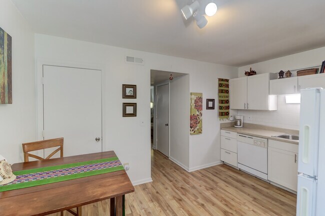 Building Photo - 507 Stinson Dr