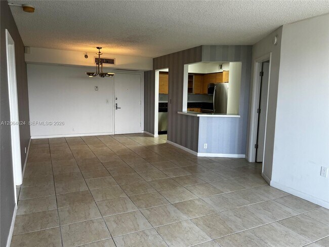 Foto del edificio - 3300 NE 191st St