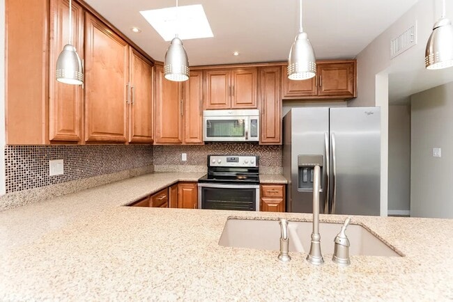 Foto del edificio - 4906 S Park Dr