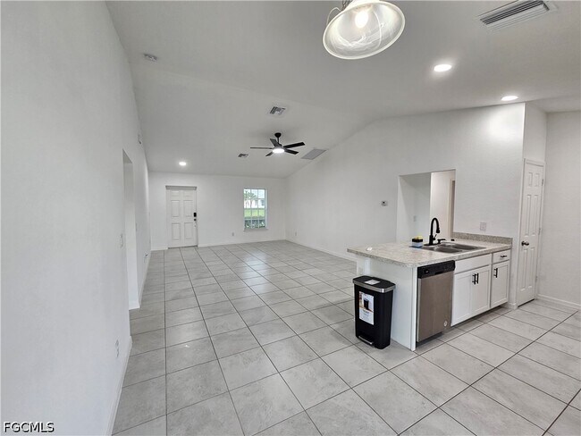 Foto del edificio - 2523 NE 6th Pl