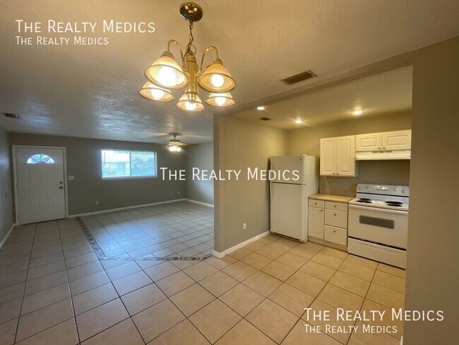 Foto del edificio - AVAILABLE NOW! Charming 3 Bedroom, 2 Bathr...