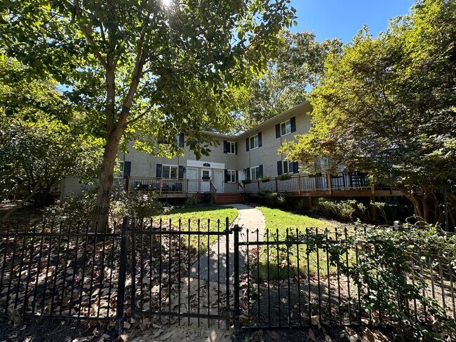Foto del edificio - 453 Greenwood Ave NE