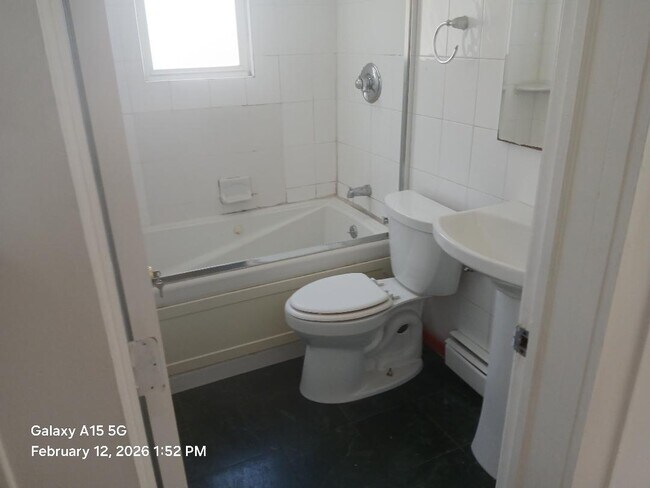 Foto del edificio - 158 Seeley Ave