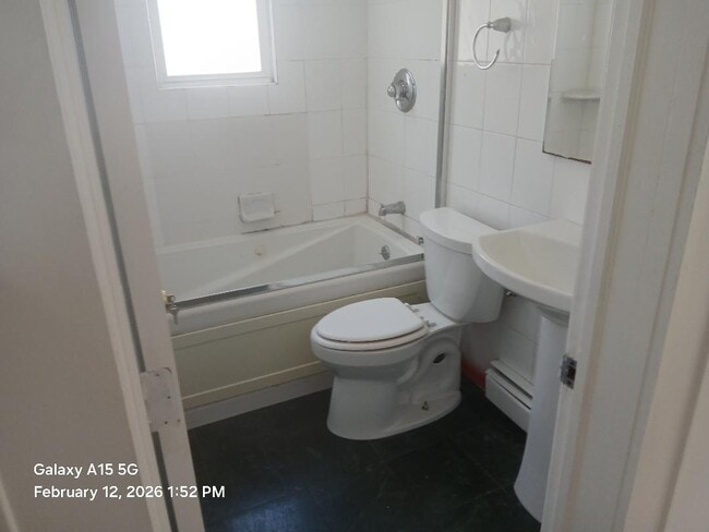 Building Photo - 158 Seeley Ave