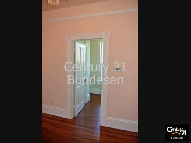 Building Photo - 342 Wilson St