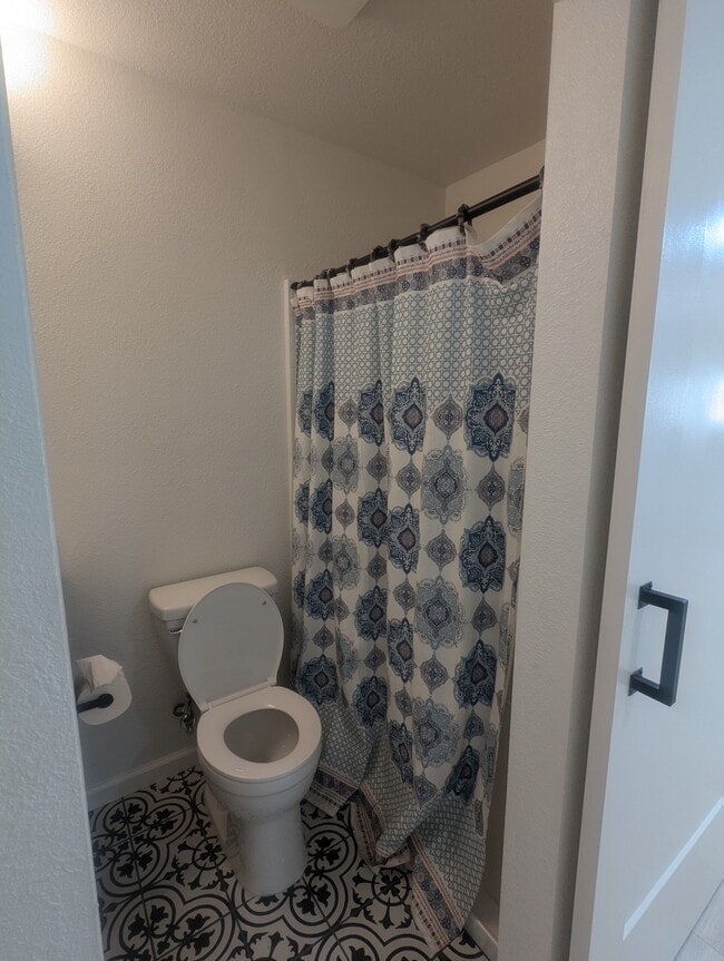 Baño - 1140 Arcade Blvd
