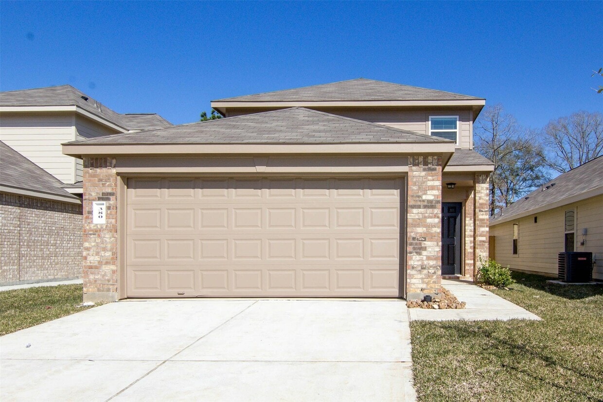 Primary Photo - 380 Upper Creek Dr