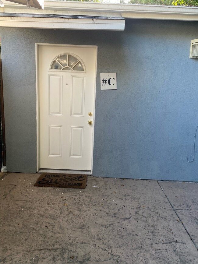 Building Photo - 364 N San Vicente Blvd