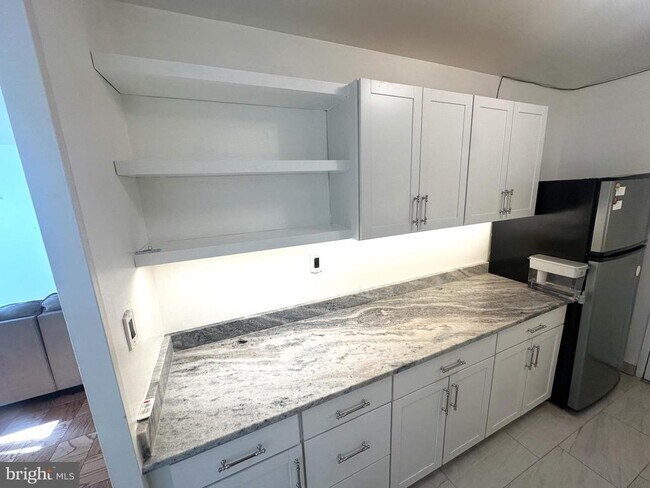 Foto del edificio - 6621 Wakefield Dr