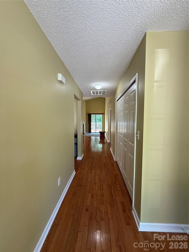 Foto del edificio - 114 Fairway View Dr