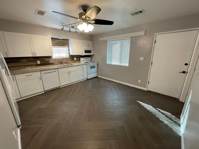 Foto del edificio - 1436 E Cinnabar Ave