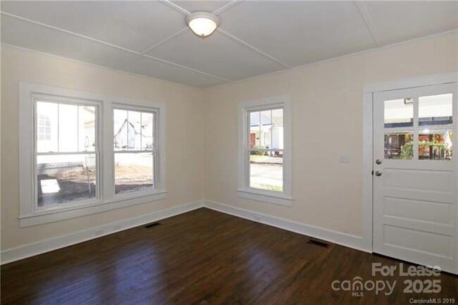 Building Photo - 119 E Pressley Ave