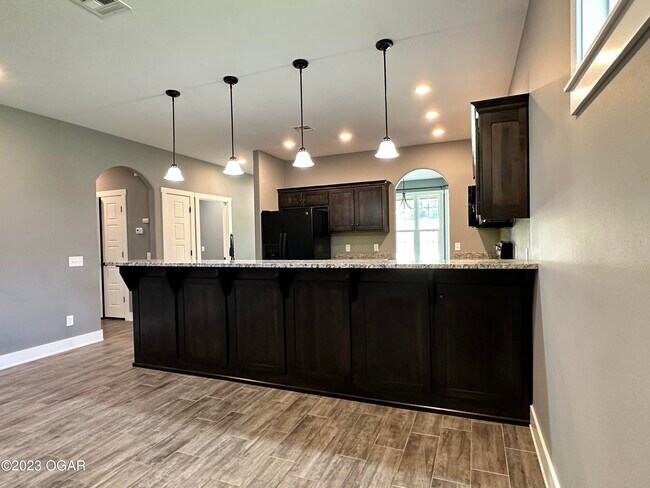 Building Photo - 399 Ravenwood Cir