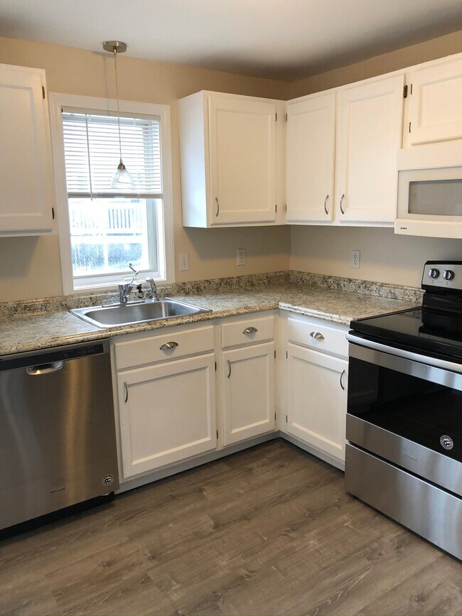 New appliances (2020).Kitchen window new as of 2021. - 207 Valley West Way