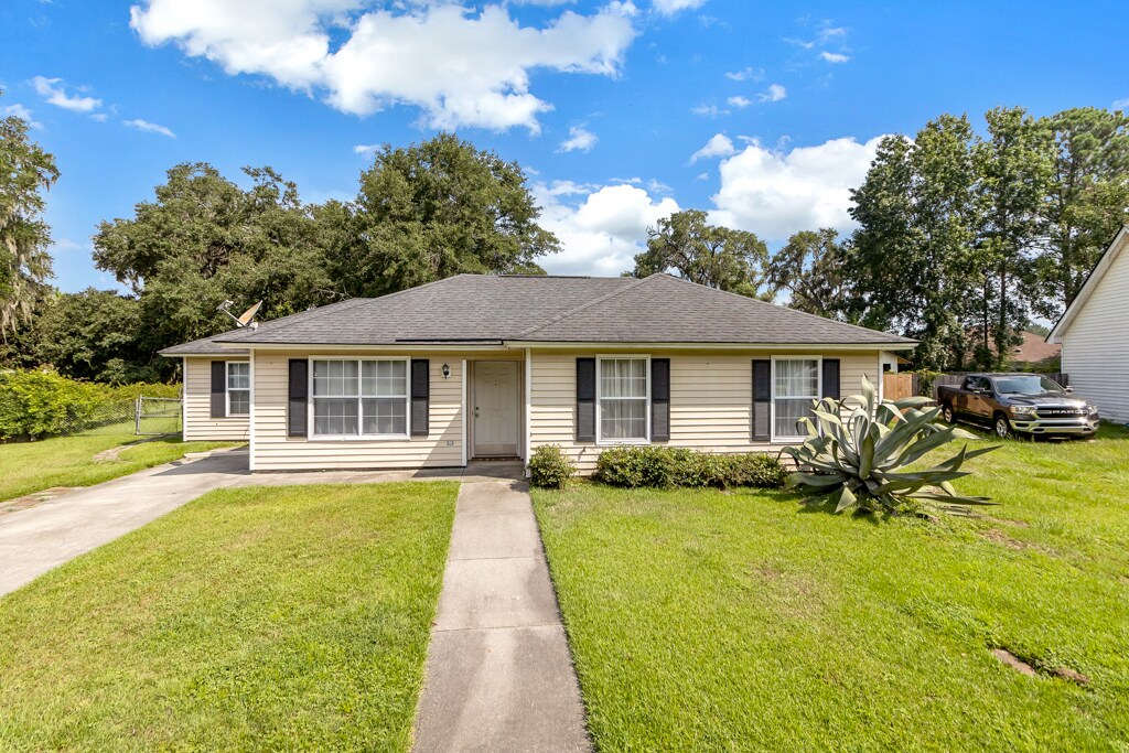 Foto principal - 402 Sterling Creek Dr
