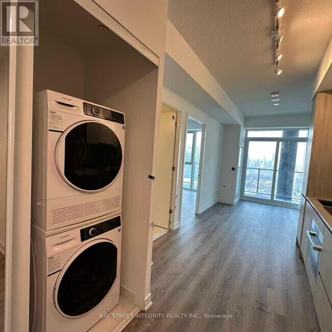 Photo du bâtiment - 180 Front St E