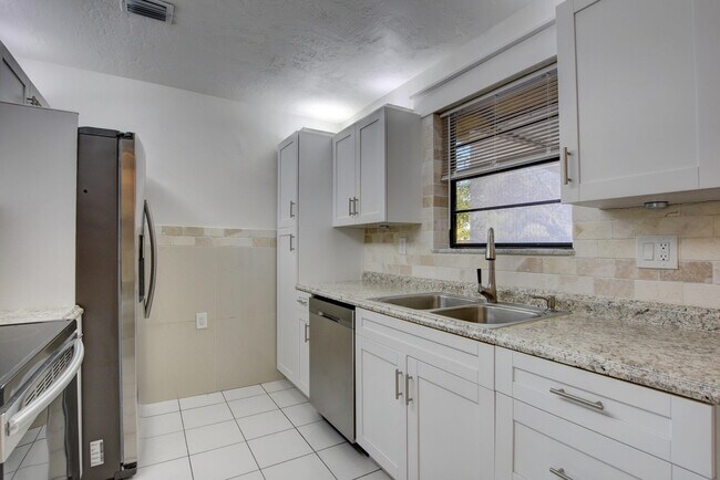 Foto del edificio - 12449 Westhampton Cir