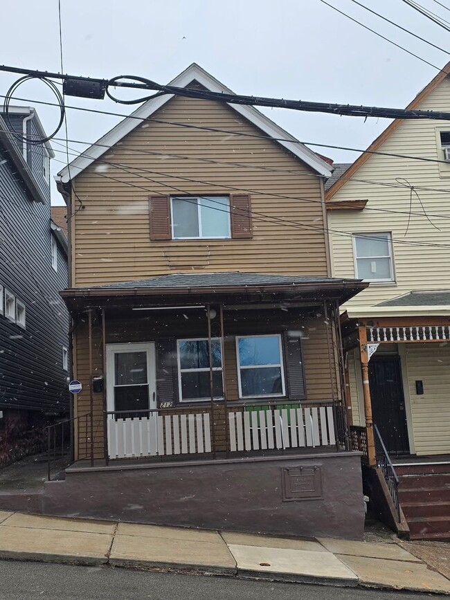 Building Photo - Stylish 2-Bedroom Home in Braddock with Bonus Space & Modern Comfort