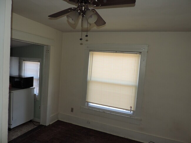 Foto del edificio - 108 S College St