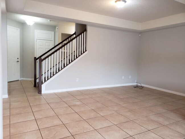 Foto del edificio - Beautiful Lake Nona Townhome with Two Car ...