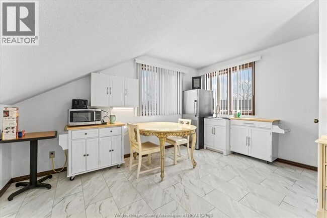 Building Photo - 1467 Guildwood Crescent