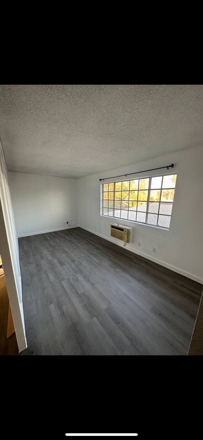 Foto del edificio - 11948 Hart St