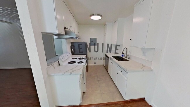 Foto del edificio - Upstairs 1 Bedroom in Desirable Macarthur Village ~ Community Pool and Tennis Courts