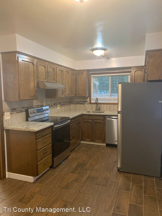 Building Photo - 5 br, 2 bath House - 10324 NE Brazee St