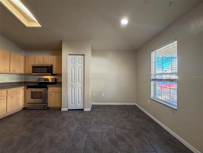 Building Photo - 2131 NW 52nd Pl