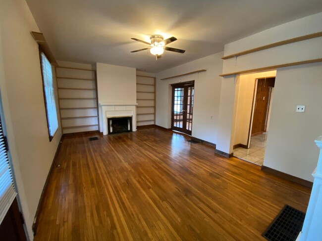 Building Photo - 2334 Indianola Ave