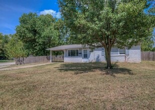 Building Photo - 2804 Hood Dr