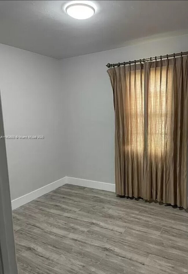 Foto del edificio - 837 SW 26th St