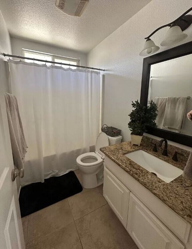 Building Photo - Stunning 3 Bed/2.5 Bath Home In Beautiful ...