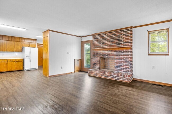 Building Photo - Maryville 37803 - 4 bedroom 2 bath - call Jackie Mills 865-748-2851