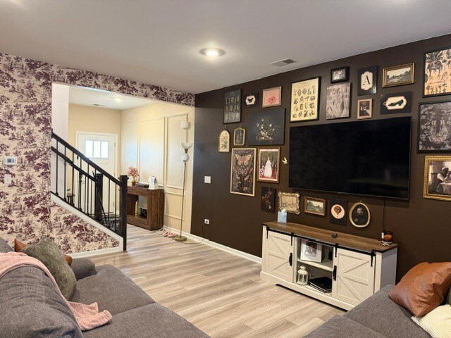 Building Photo - 341 Red Oak Cir