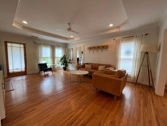 Building Photo - Beautiful 3/2 Bungalow in Kirkwood + Office