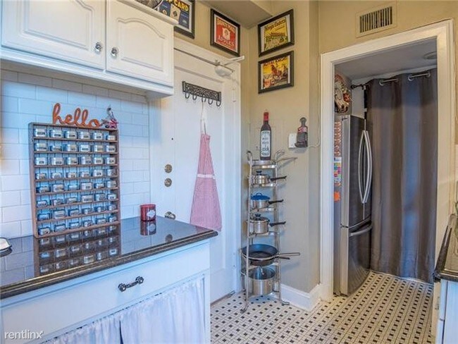 Building Photo - 2 br, 1 bath Apartment - 2306 Park Place Ave