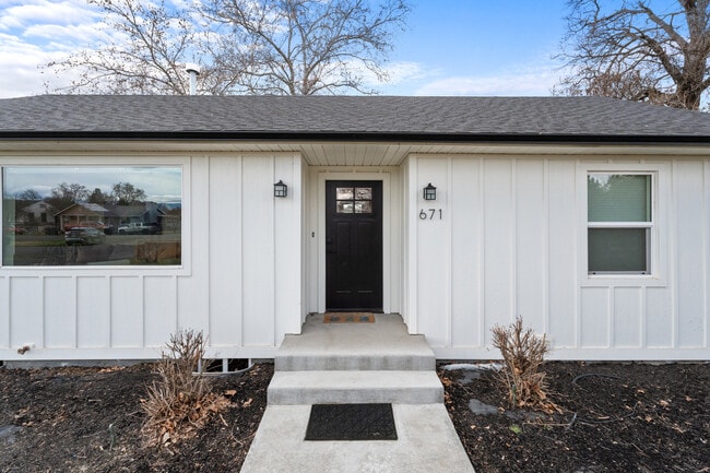 Building Photo - 671 NW Evans Ave