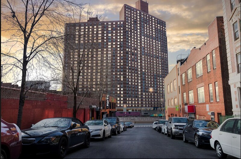 Primary Photo - 3333 Broadway